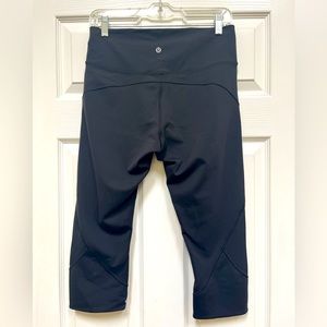 Lululemon Women’s Crop legging Sz 10 black. Worn once